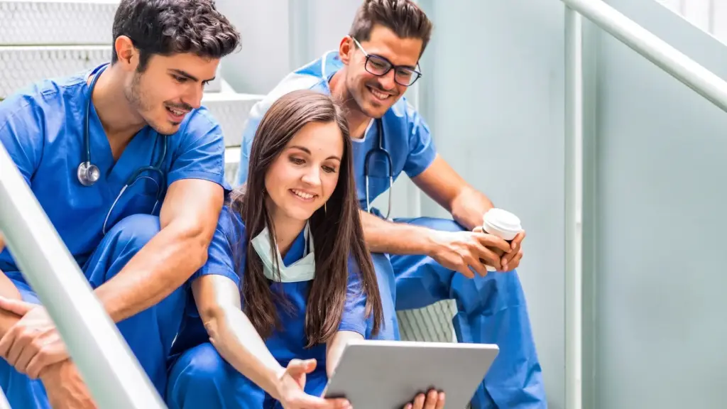 estudiantes-enfermeria-sanitarios Máster Enfermeria Online 2